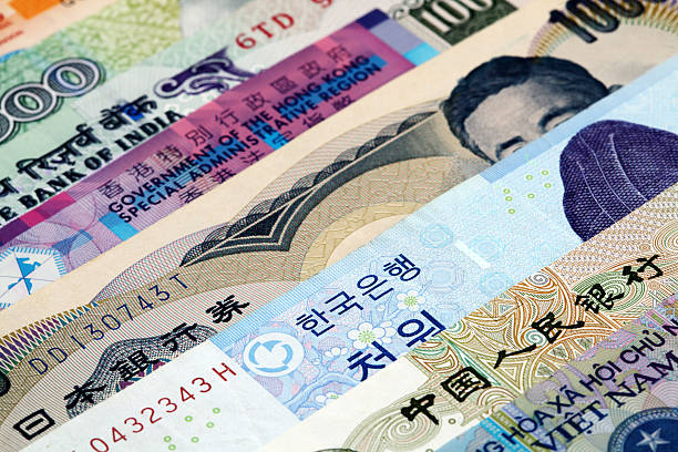 العملات الآسيوية ترتفع هامشياً وسط ضغوط التعريفات الأمريكية وعدم اليقين حول الفيدرالي 3 العملات الآسيوية ترتفع هامشياً وسط ضغوط التعريفات الأمريكية وعدم اليقين حول الفيدرالي