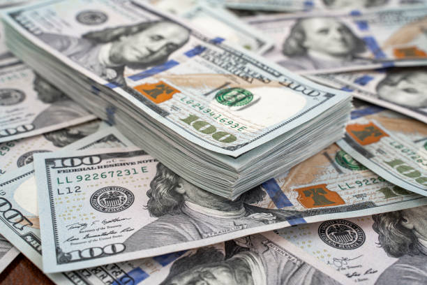 استمرار صعود الدولار وتراجع الأسهم الأوروبية وسط ترقب بيانات التضخم الأمريكية ومسار الفائدة الأوروبية