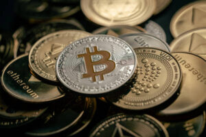 الذهب مقابل العملات الرقمية: أهمية التداول والاختلافات الأساسية