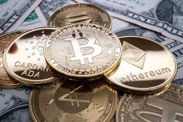 العملات الرقمية تحت ضغط: هبوط حاد لإيثريوم وتراجع بيتكوين مع تصاعد القلق التنظيمي