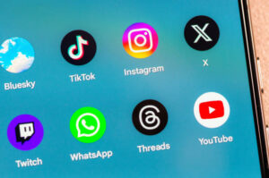 استثمر في تيك توك بذكاء: خطوات شراء الأسهم وتداولها للمبتدئين 2 استثمر في تيك توك بذكاء: خطوات شراء الأسهم وتداولها للمبتدئين