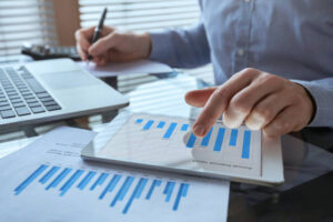 المؤشرات الفنية: دليلك الشامل لقراءة السوق واتخاذ القرارات الاستثمارية