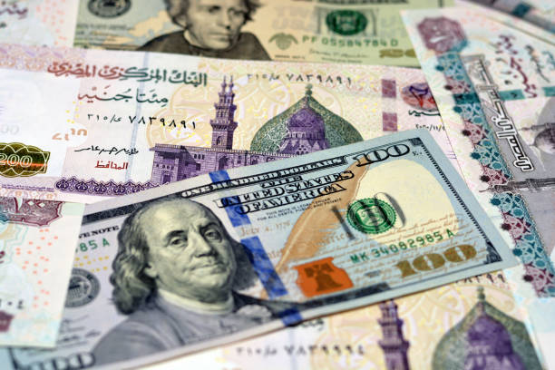 الدولار يتقلب أمام الجنيه المصري رغم رفع التصنيف الائتماني لمصر إلى “B” بنظرة مستقرة