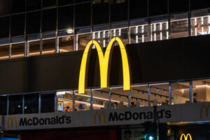 استثمر في ماكدونالدز بثقة: الدليل الشامل لشراء الأسهم خطوة بخطوة 1 استثمر في ماكدونالدز بثقة: الدليل الشامل لشراء الأسهم خطوة بخطوة