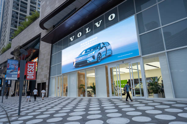 فولفو تسجّل تراجعًا طفيفًا في مبيعات أكتوبر وسط تباطؤ الطلب على السيارات الكهربائية 3 فولفو تسجّل تراجعًا طفيفًا في مبيعات أكتوبر وسط تباطؤ الطلب على السيارات الكهربائية